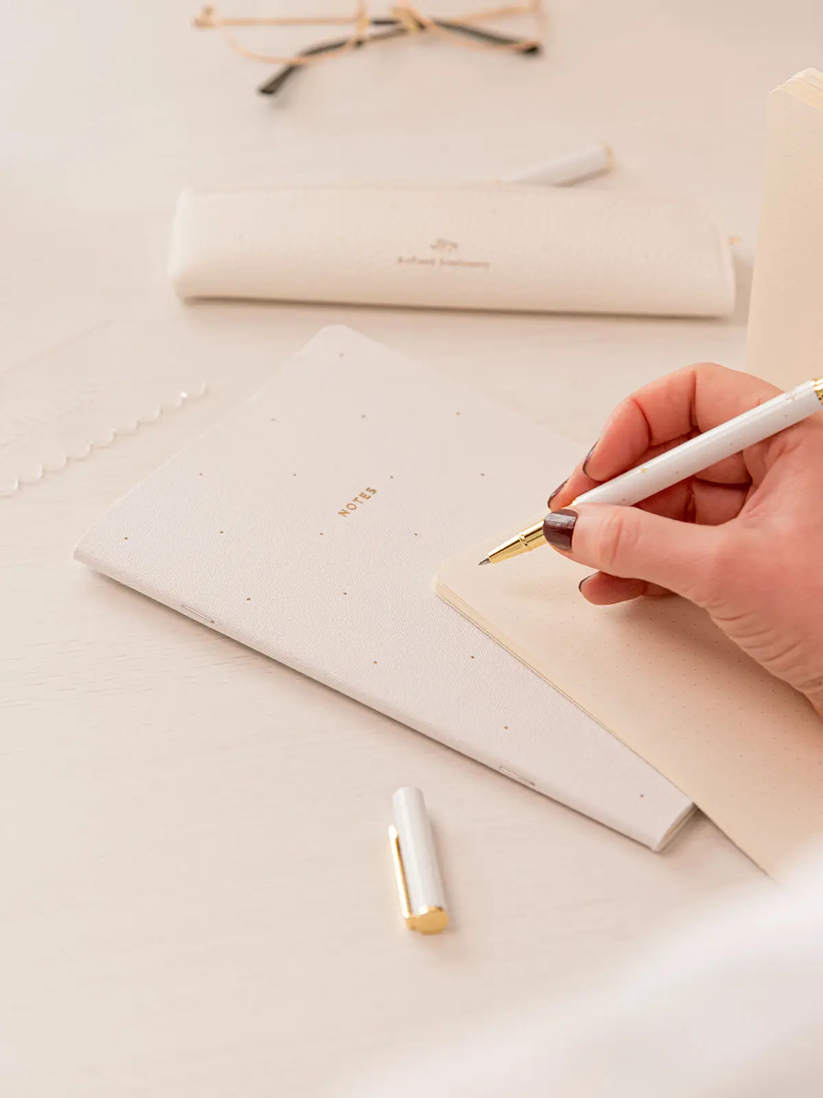 LIBRETAS WHITE LOTUS ENTELADAS BLANCO 3