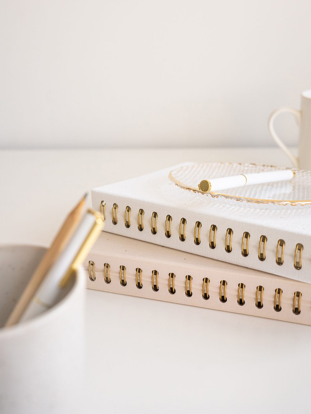 cuaderno entelado white lotus 1
