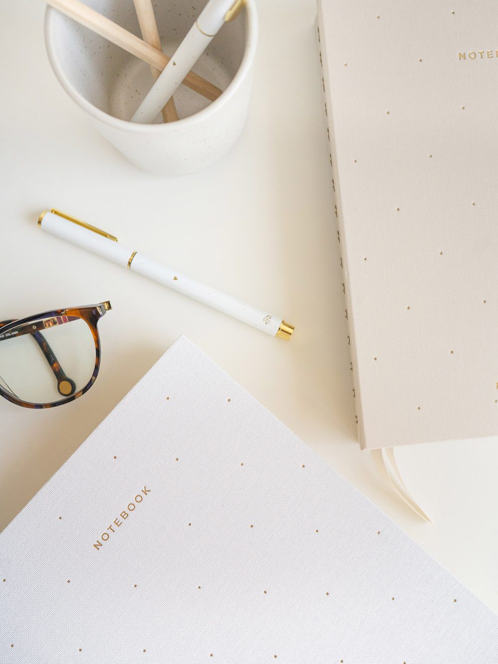 cuaderno entelado white lotus 3