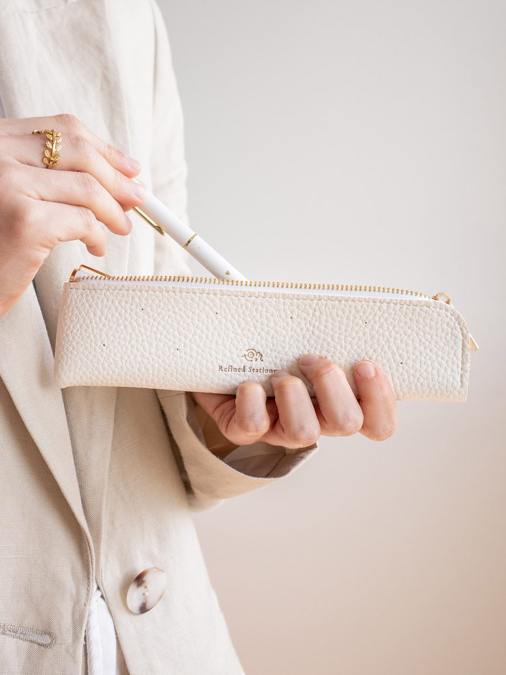 estuche cremallera white lotus 2