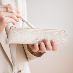 estuche cremallera white lotus 2