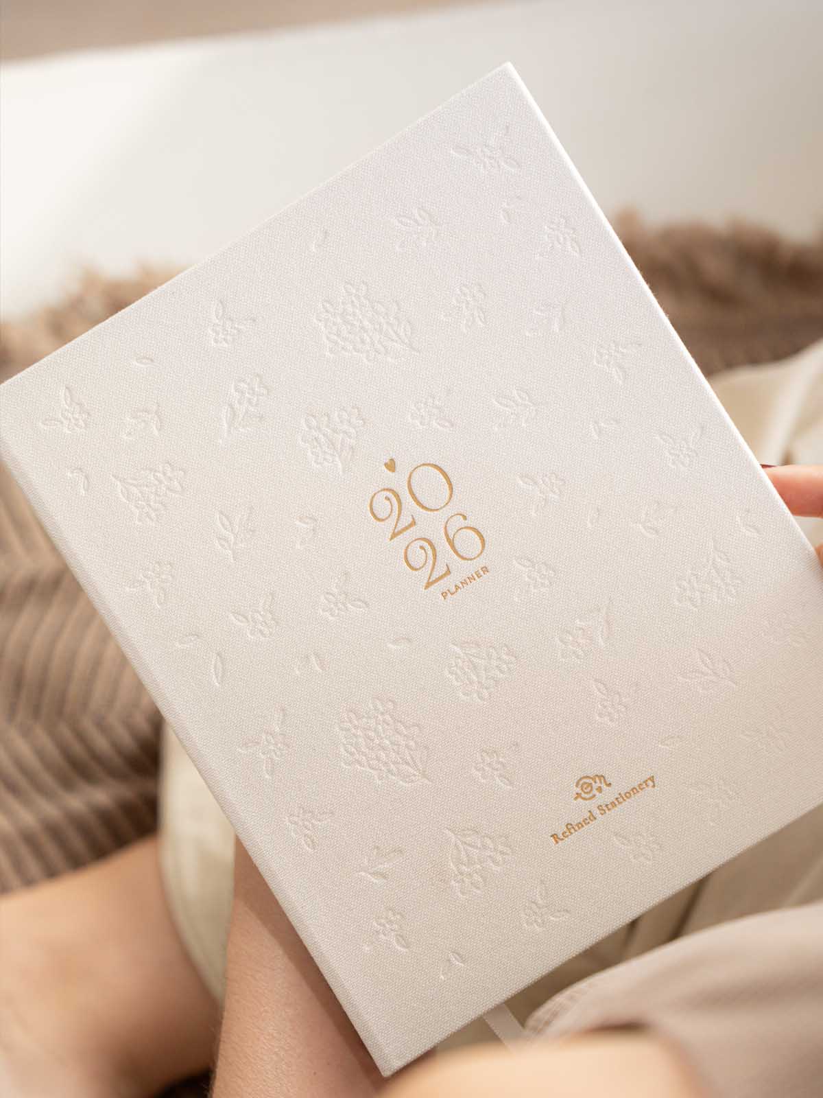 bloomy white 2026 1600 2