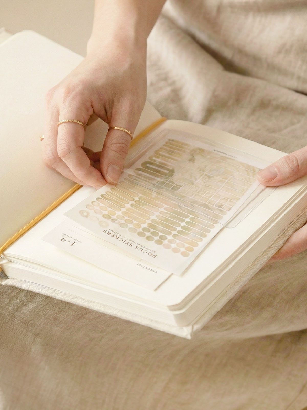 interior planner 1·9 con bolsillo adhesivo y stickers de flores