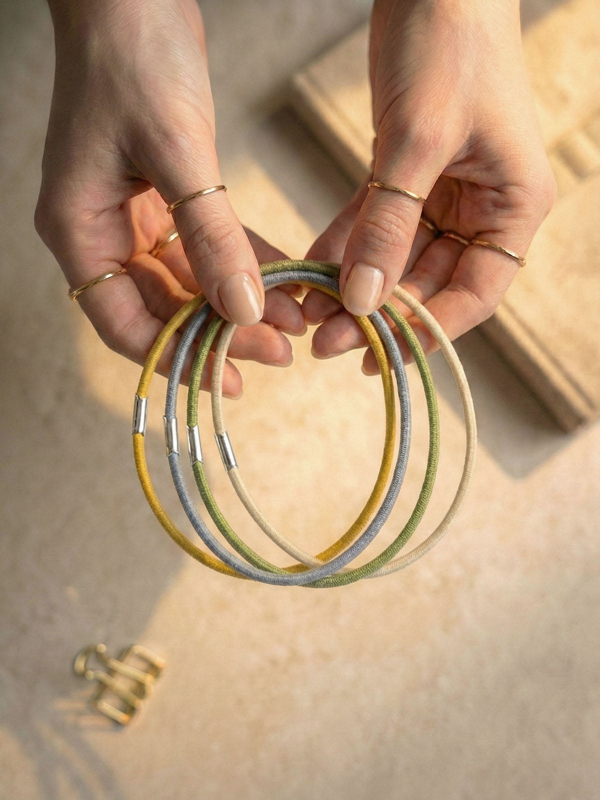 connection bands The Great Moustache