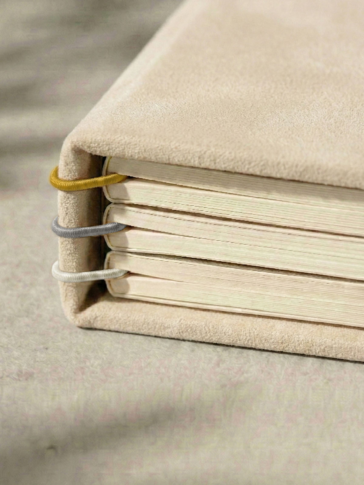 Planner a5 en ante color beige con cuadernos y bandas elásticas conectoras