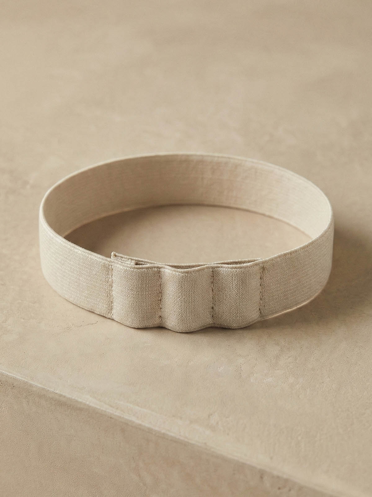 goma de cierre para cuaderno a5 en color beige