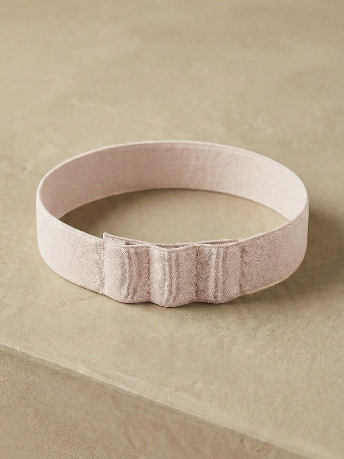 goma de cierre rosa con tres portabolis