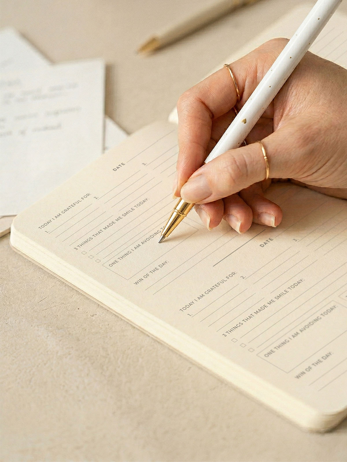 interior de cuaderno de gratitud