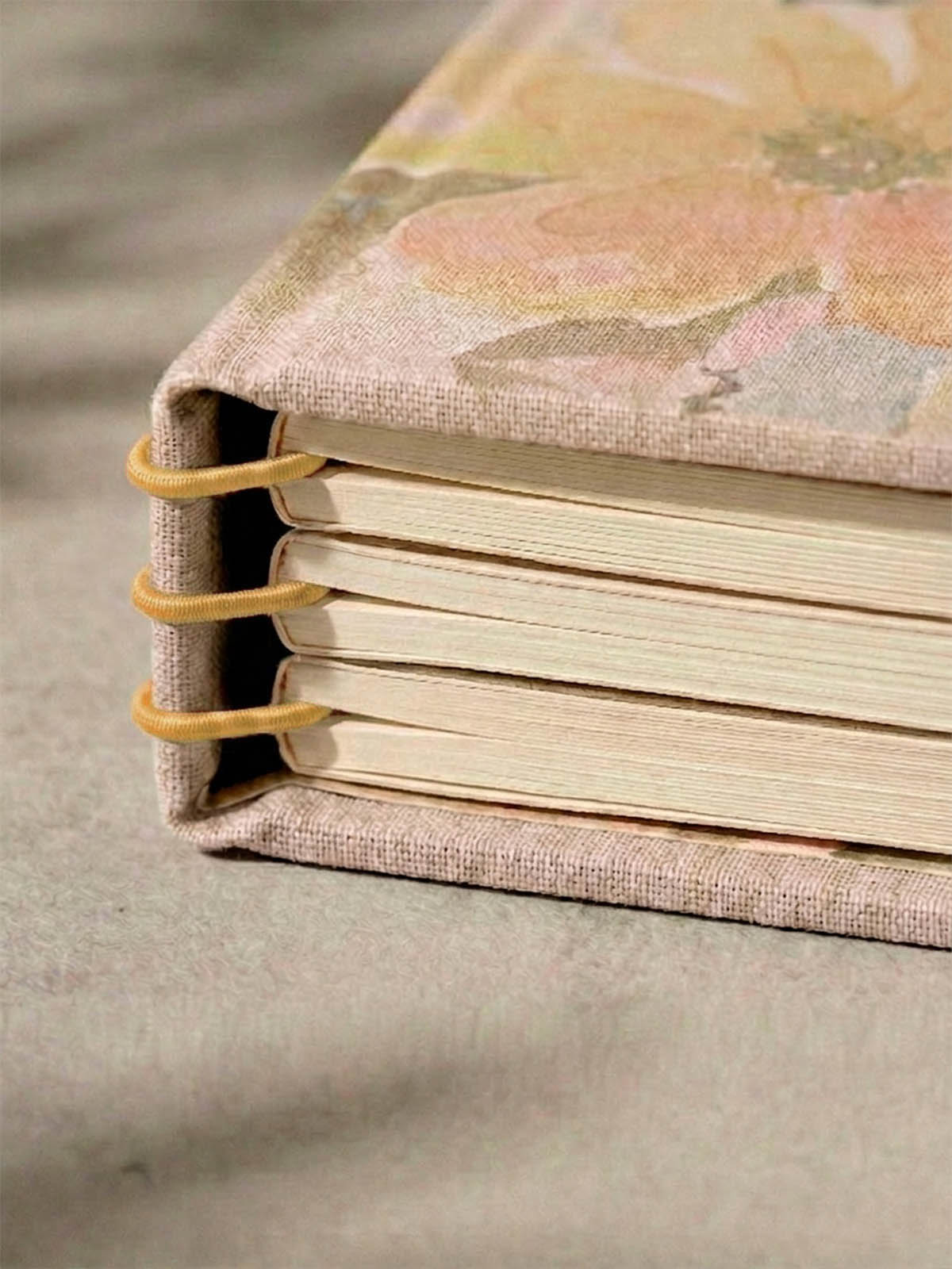 gomas naranjas elásticas para papelería