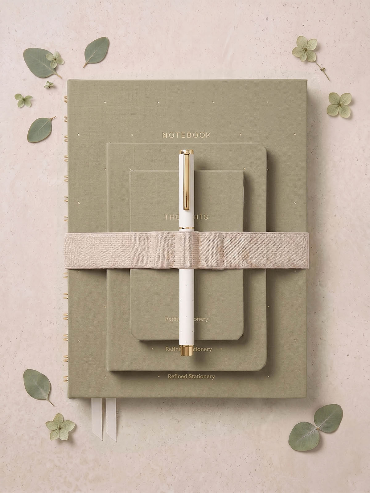 conjunto de cuadernos y libretas enteladas en color verde